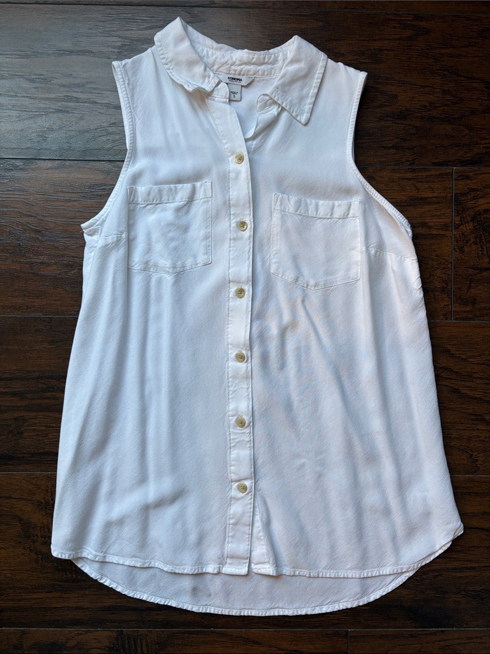 Sonoma White Sleeveless Button-Front Shirt with Chest Pockets